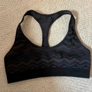 Reversible zig zag pattern sports bra